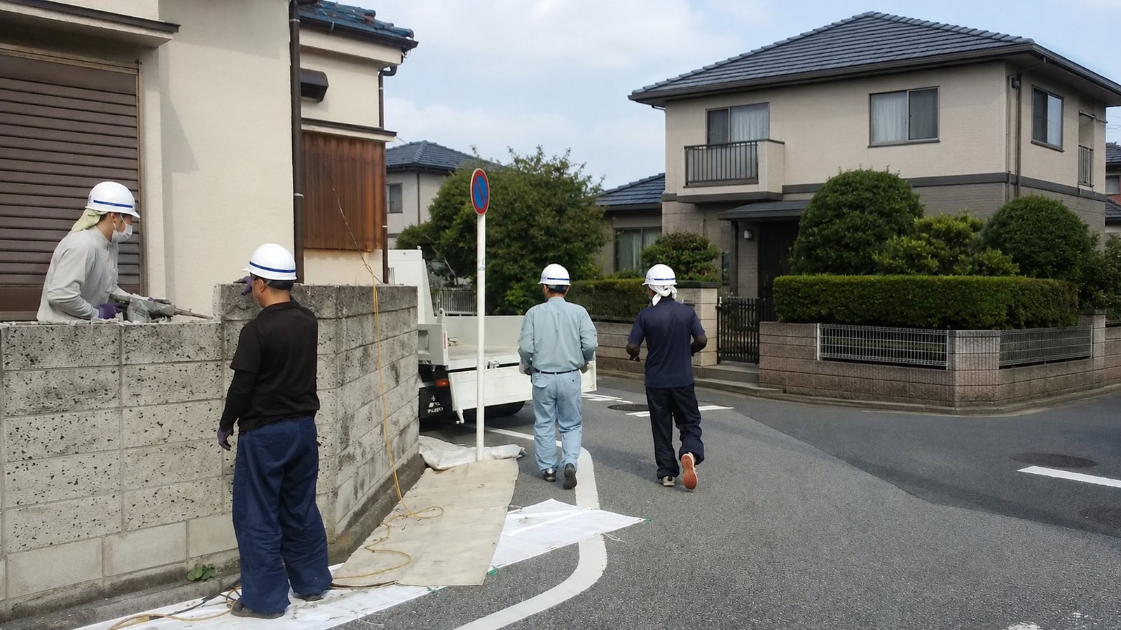 外構・エクステリア工事（アプローチ・玄関まわりの整備、駐車場のコンクリート打設・整備、フェンス・柵の設置、庭の整地・人工芝・砂利敷きなどの景観工事、テラス・カーポートの設置）